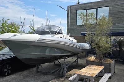 Zodiac N-ZO 700 Cabin 2