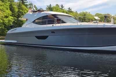 Riviera 4400 Sport Yacht 2