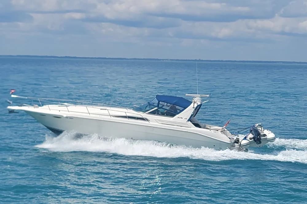 Sea Ray 400 Express Cruiser
