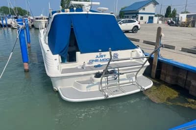 Sea Ray 400 Express Cruiser 2