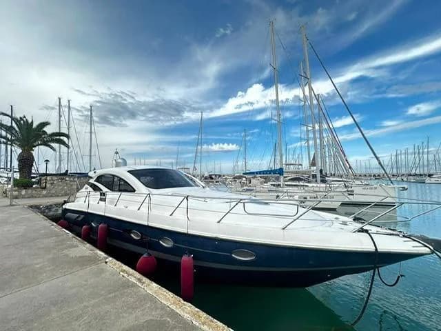 Blu Martin Yachts Sun Top 13.90
