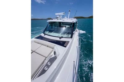 Boston Whaler 405 Conquest 3