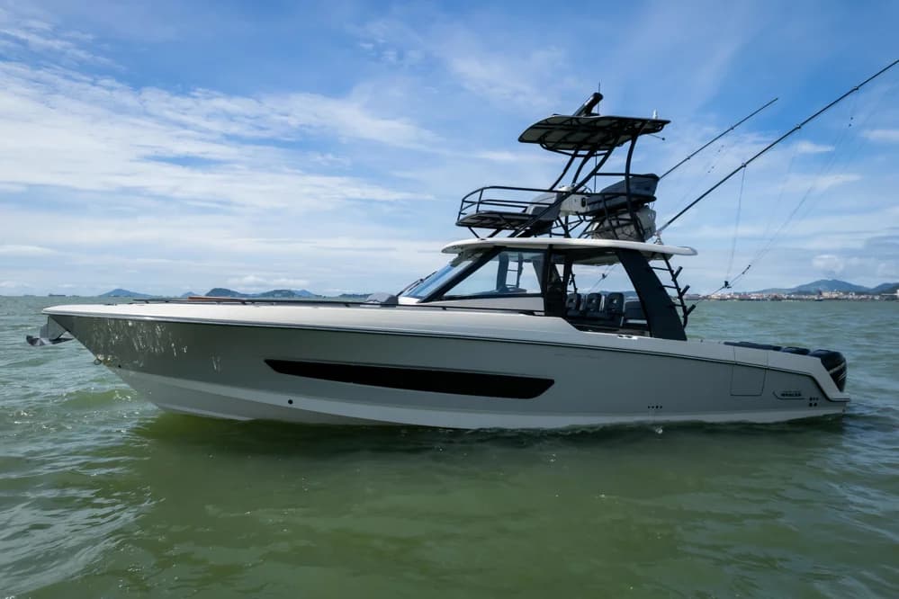 Boston Whaler 420 Outrage