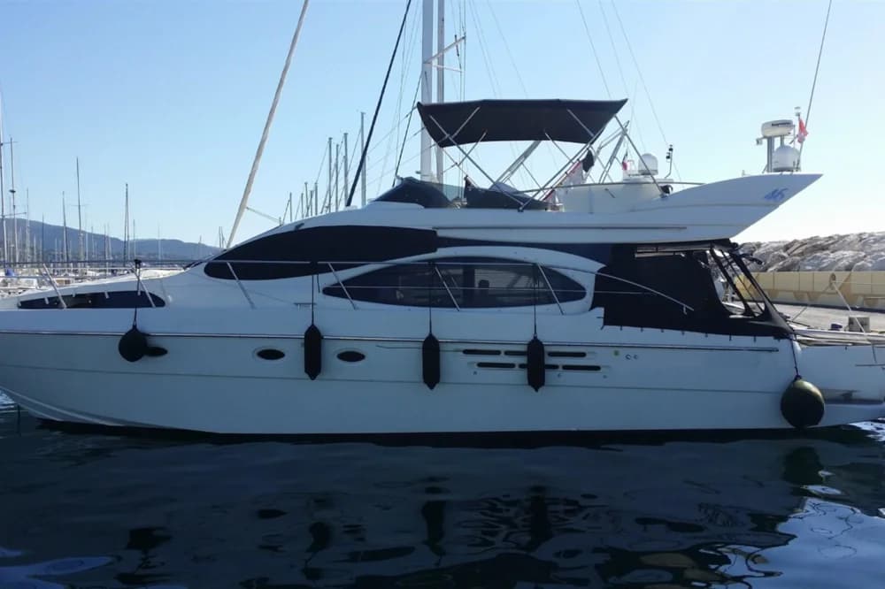 Azimut 46
