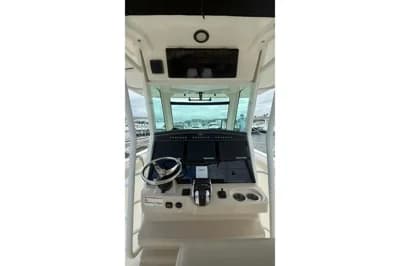 Boston Whaler 330 Outrage 3