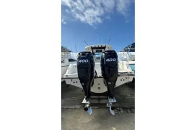 Boston Whaler 330 Outrage 2