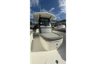 Boston Whaler 330 Outrage 3