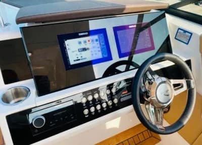 Sea Ray SLX 350 2
