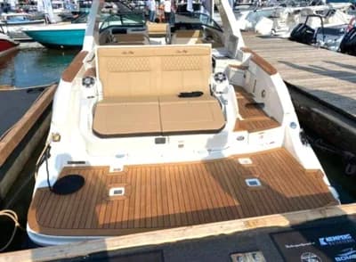 Sea Ray SLX 350 3