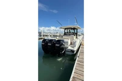 Boston Whaler 380 Outrage 2