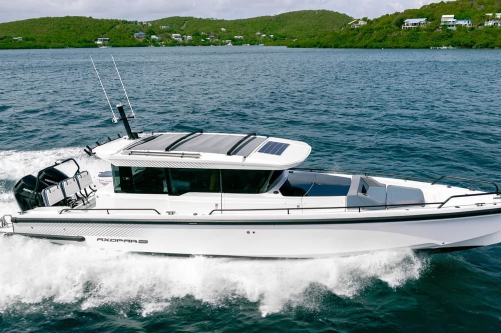 Axopar 37 XC Cross Cabin