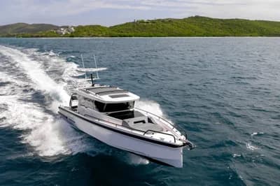 Axopar 37 XC Cross Cabin 2