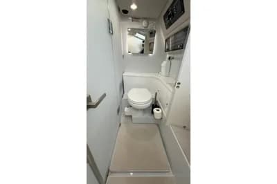 Axopar 37 XC Cross Cabin 3