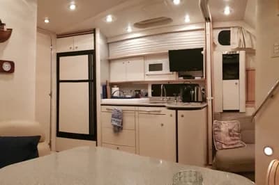Bayliner 4085 Avanti 3