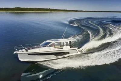 Sealine C335 2
