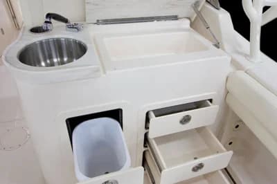 Grady-White Freedom 307 3