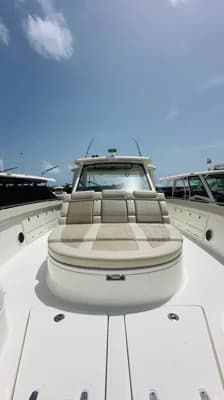Boston Whaler 420 Outrage 3