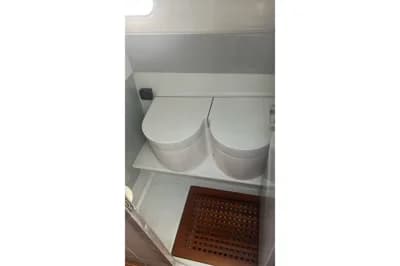 Mochi Craft 42 AFT CABIN 2