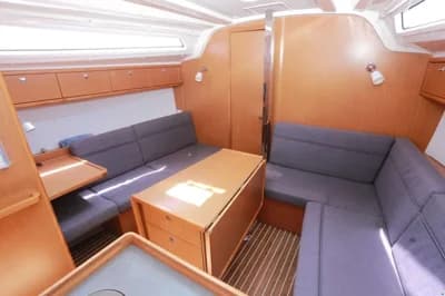 Bavaria Cruiser 37 4