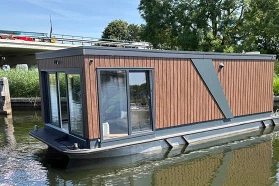 Houseboat MHB De Nieuwevaart 1050