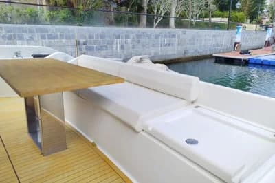Custom Ferretti 550 3