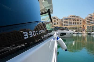 Boston Whaler 330 Vantage 3