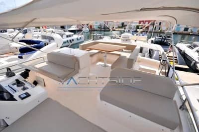Cayman Yachts F520 3