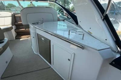 Regal 32 Express 3