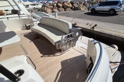 Riviera 6000 Sport Yacht Platinum Edition 2