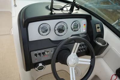 Sea Ray 240 Sundeck 3