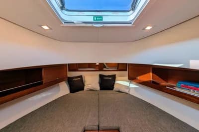 Paragon 31 Flybridge 3