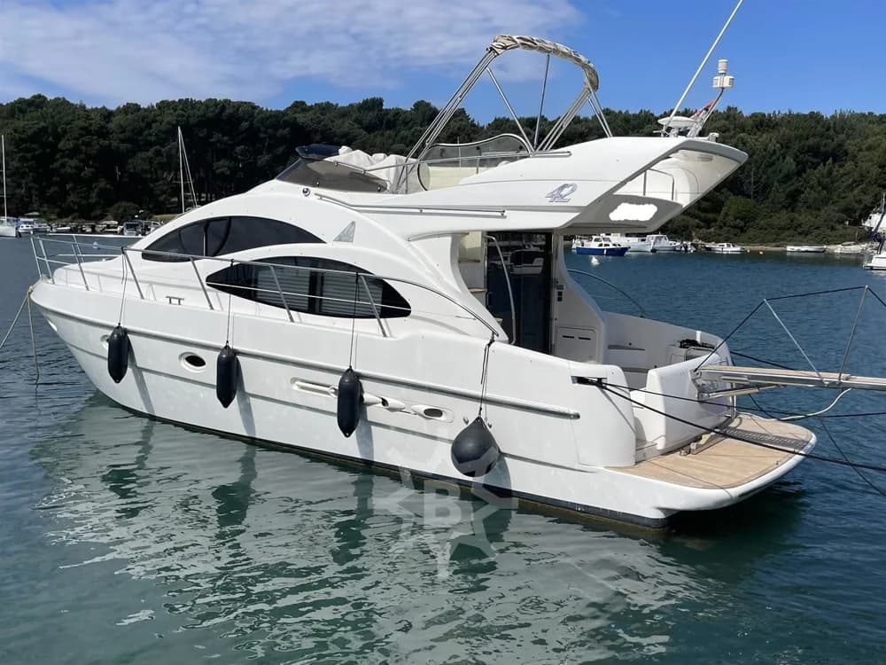 Azimut 42