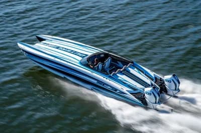 Outerlimits SC37 - 220 km/h 4
