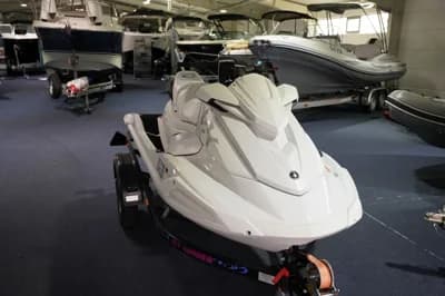 Yamaha WaveRunner VX Cruiser HO 2
