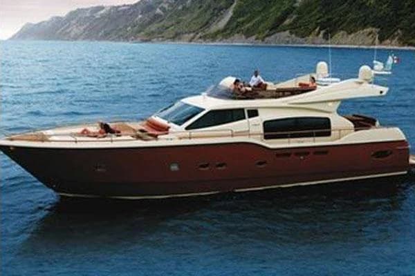 Ferretti Yachts Altura 690