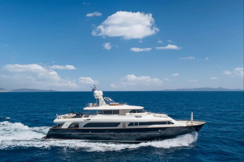 Custom Line Navetta 30