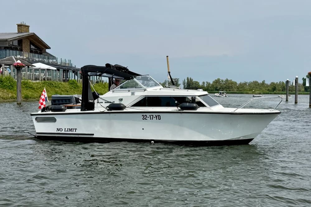 Polaris Vedette 25