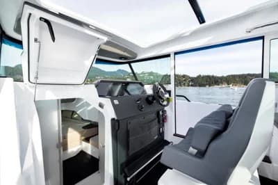 Axopar 37 XC Cross Cabin 2