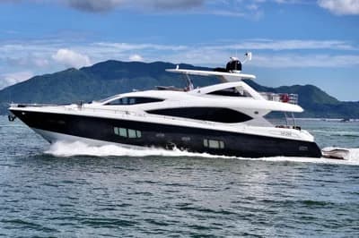 Sunseeker 88 Yacht 2