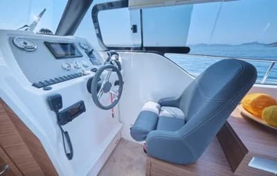 Rodman Spirit 31 HT Outboard 5