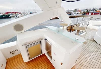 Sunseeker 88 Yacht 3