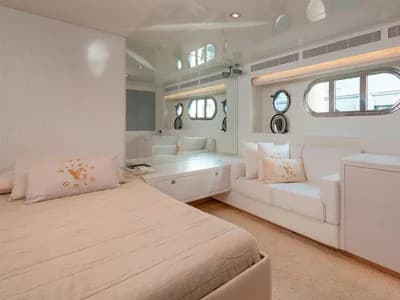 Horizon Explorer Yacht 2