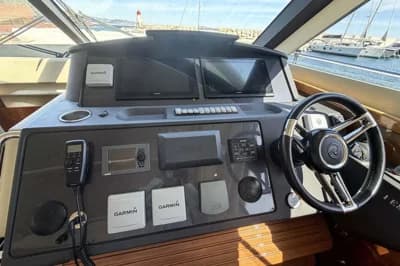 Riviera 5800 Sport Yacht 3