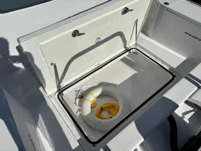 Axopar 28 Cabin 3