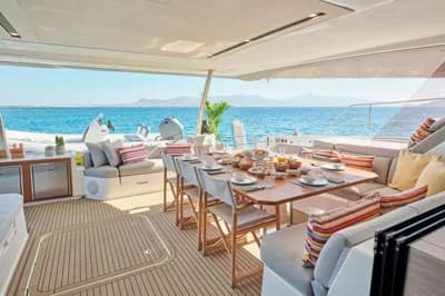 Fountaine Pajot Power 67 3