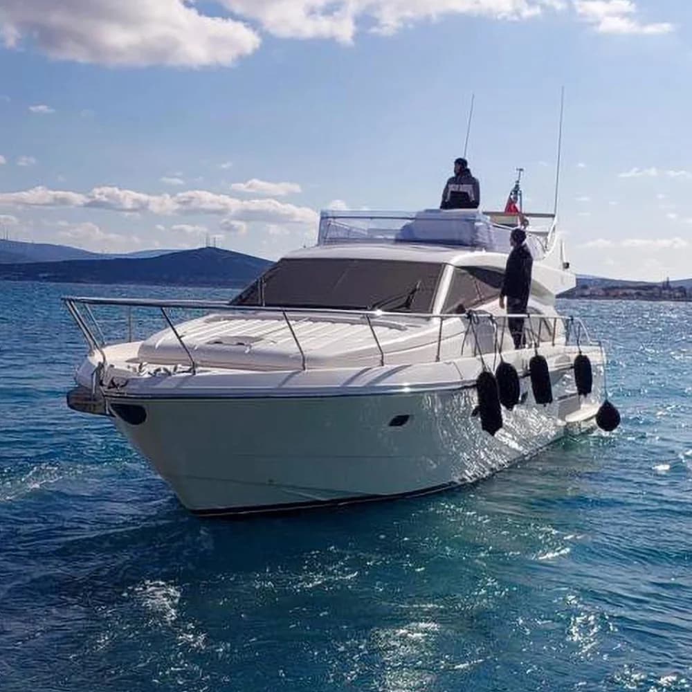Ferretti Yachts 530