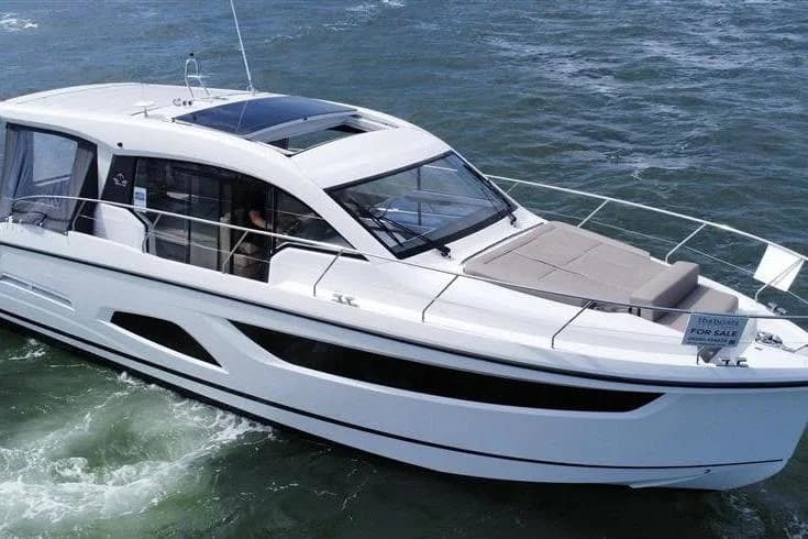 Sealine C390