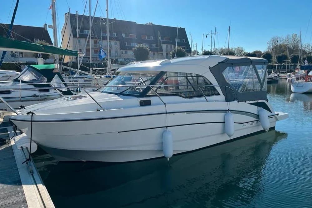 Beneteau Antares 8