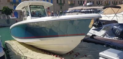 Boston Whaler 330 Outrage 2