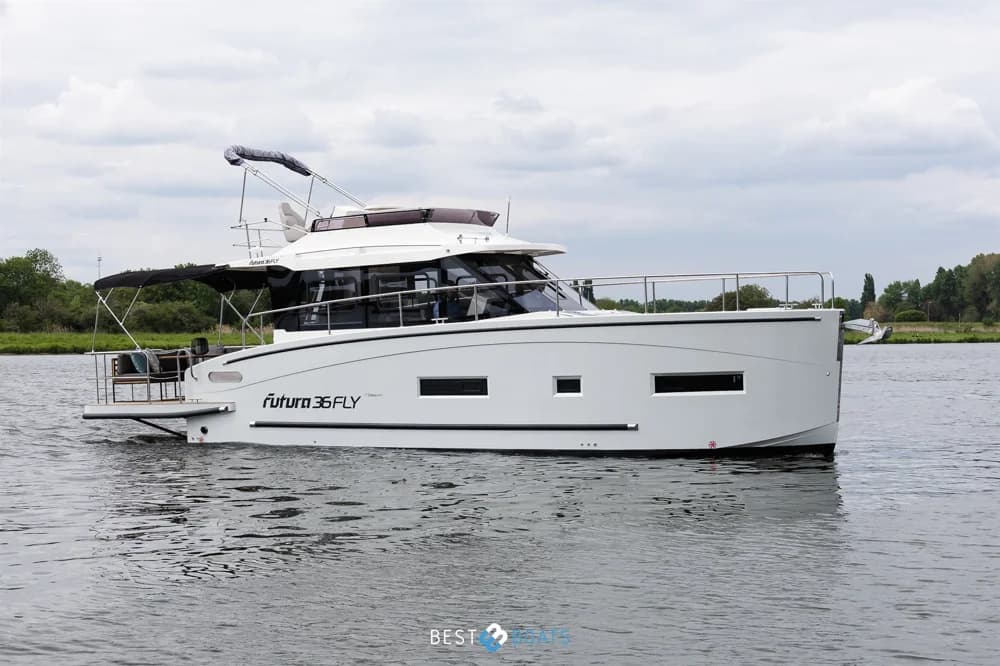 Cobra Yachts Futura 36 Premium Fly